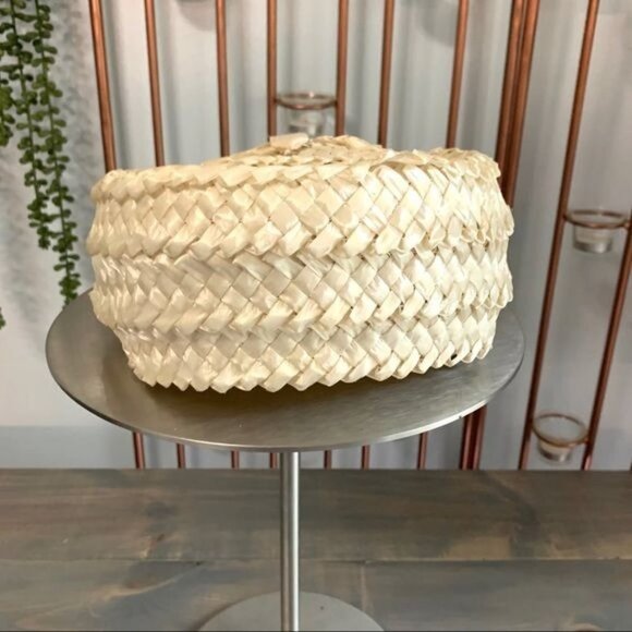 Vintage Cream Pillbox Hat with Ribbon Accent - Picture 2 of 8